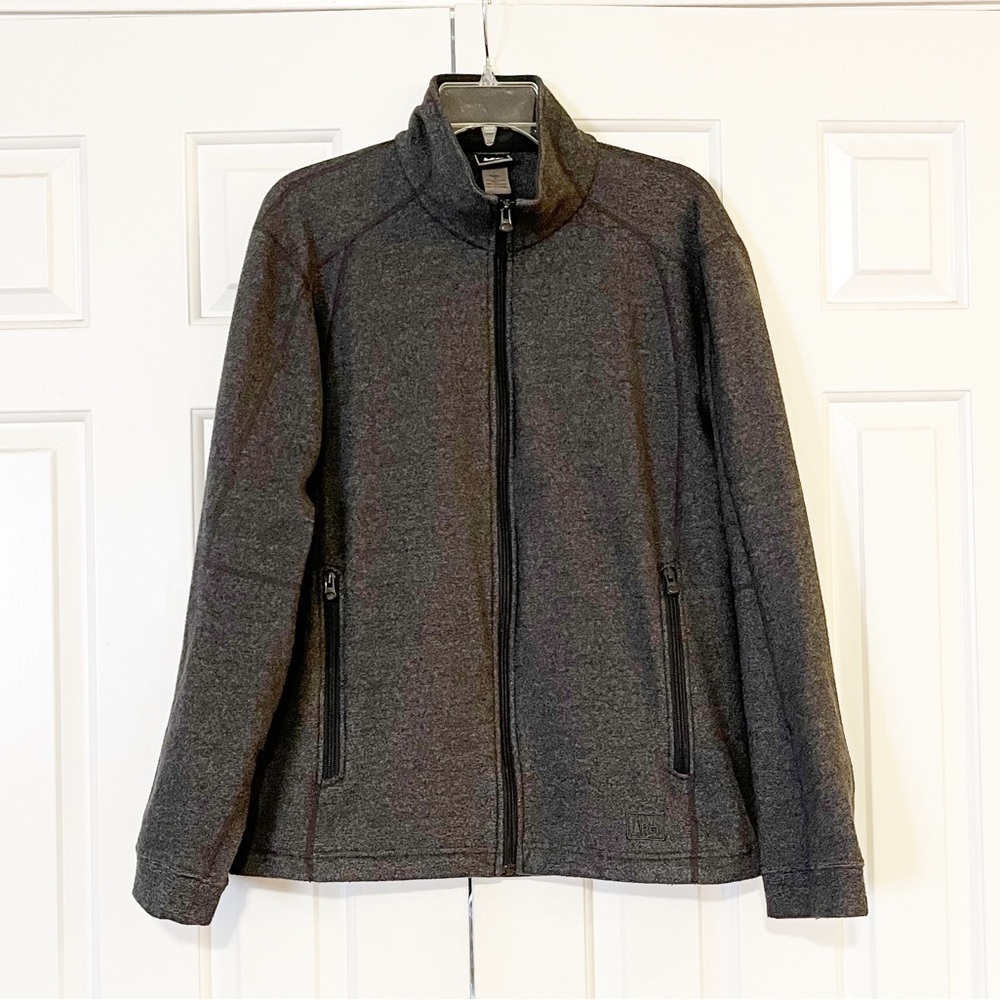REI gray full zip long sleeve fleece jacket w/ zip pockets. Men's Size Medium.